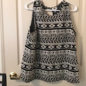 Old Navy sleeveless Aztec print cute in back🌟